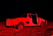 Carga de sorgo na pista provoca capotamento e deixa casal ferido próximo a Entre Rios do Oeste