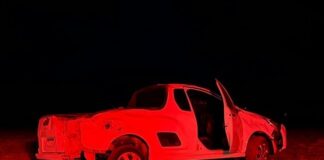 Carga de sorgo na pista provoca capotamento e deixa casal ferido próximo a Entre Rios do Oeste