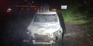 Carro usado em furto a farmácia é encontrado incendiado na região