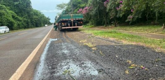 Colisão entre carro e caminhão deixa veículo parcialmente destruído entre Santa Helena e Sub-Sede