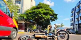 Colisão entre carro e moto deixa homem ferido no Centro de Toledo