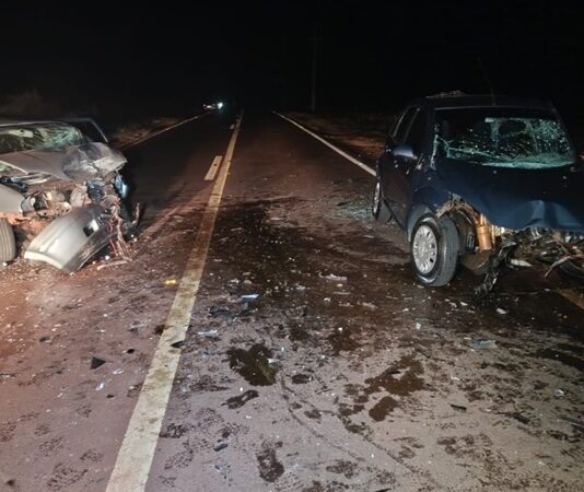 Jovem de 22 anos fica gravemente ferido em colisão em Toledo