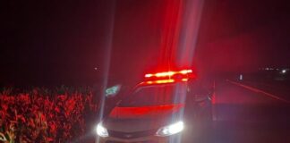 Jovem fica ferido após ser ejetado em capotamento em Entre Rios do Oeste