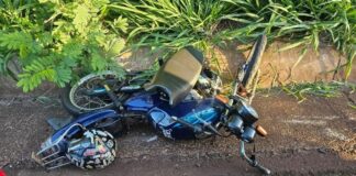 Mãe e filha ficam feridas após queda de motocicleta no centro de Marechal Rondon