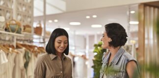 Sicredi impulsiona empreendedorismo feminino com crédito e iniciativas voltadas à educação