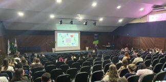 Ouvidor-geral da Prefeitura de Maringá palestra para servidores municipais