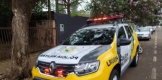 PM apreende facas após ameaça entre vizinhos no Jardim Panorama, em Toledo