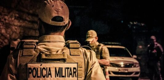 Pai tenta matar o filho a facadas e é preso pela Polícia na região