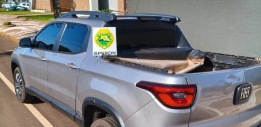 Picape com sistema de fumaça e quase mil litros de combustível são apreendidos em Santa Helena