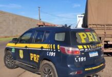 Polícia apreende carreta com cerca de 500 caixas de cigarros contrabandeados em Quatro Pontes