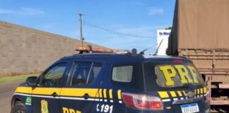 Polícia apreende carreta com cerca de 500 caixas de cigarros contrabandeados em Quatro Pontes