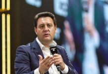 Ratinho Jr. desiste de candidatura à presidente e comandará os negócios do pai