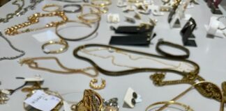 Três homens são presos na fronteira após roubo a joalheria em cidade da região