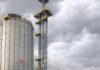 Ventania derruba estrutura de silo em construção e causa prejuízo em área industrial de Itaipulândia