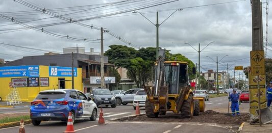 Reforma de travessia elevada na Avenida Cirne Lima começa com bloqueio parcial do trânsito