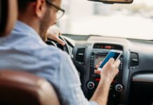 Campanha alerta para riscos do uso de celular ao volante e reforça atenção total no trânsito em Toledo
