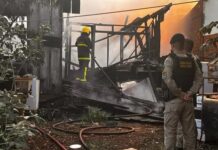 Casa fica totalmente destruída após incêndio no interior de Santa Helena