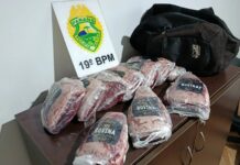 Casal é flagrado tentando sair com carne escondida nas roupas em supermercado de Toledo