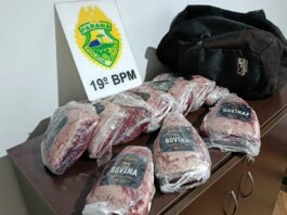 Casal é flagrado tentando sair com carne escondida nas roupas em supermercado de Toledo