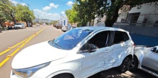 Colisão envolvendo três veículos termina com motorista encaminhada à delegacia em Toledo