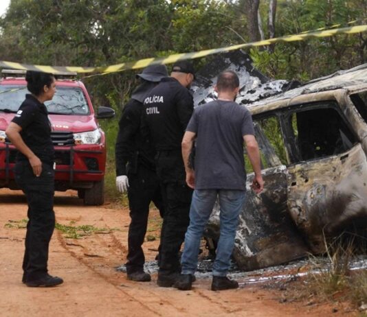 Corpo carbonizado é encontrado dentro de carro em região de assentamento