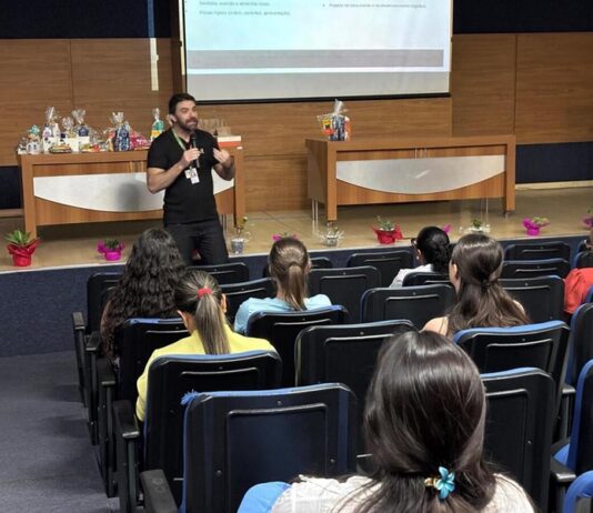 Famílias participam do encontro “Autismo: informação, cuidado e acolhimento”