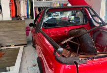 Loja de roupas é invadida durante a madrugada após veículo arrebentar porta em Toledo