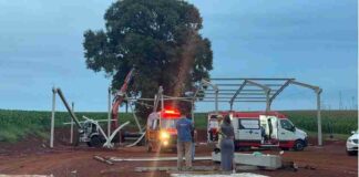Obra pré-moldada cai e deixa quatro trabalhadores feridos em área rural na região