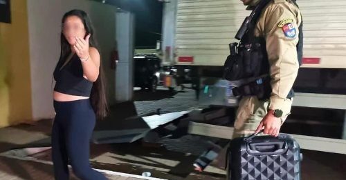 PM intercepta transporte de haxixe por aplicativo de carona e prende mulher na região