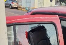 Vidro de carro é quebrado e pertences são levados em ação rápida no bairro Industrial em Toledo