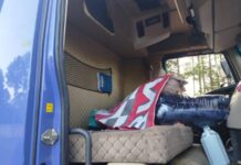 PRF apreende caminhão com mais de 400 celulares escondidos em Laranjeiras do Sul