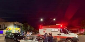 Acidente entre veículos deixa jovem ferida em cruzamento de avenidas em Santa Helena