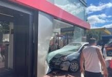Após colisão veículo desgovernado invade loja e motorista fica ferido em Nova Santa Rosa