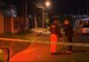 Assaltantes tentam roubar policial na região ; um morre e outro foge com moto