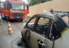 Carro é destruído por incêndio no centro de Guaíra