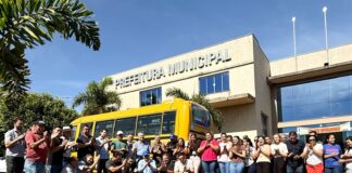 Deputado Federal Sperafico entrega ônibus escolares em municípios da região