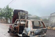 Fim de relacionamento termina com carro incendiado em frente a empresa em Palotina