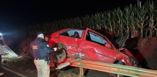 Veículo fica destruído após capotamento na PR-491, em Nova Santa Rosa