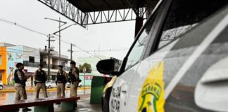 Homem leva facadas da namorada durante a noite de Toledo e diz que não foi a primeira vez