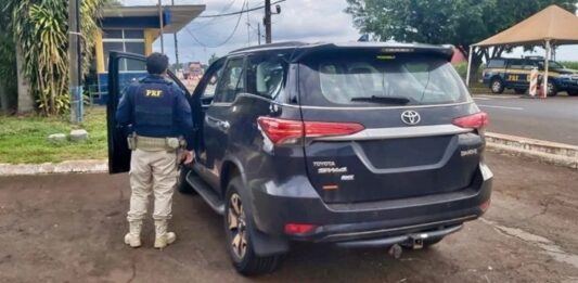 PRF recupera três caminhonetes Hilux levadas por ladrões na Região Oeste