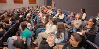 Servidores municipais participam de palestras da campanha Maio Furta-Cor