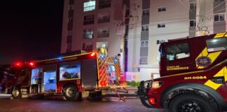 Fogo atinge apartamento no 12º andar de prédio em Cascavel