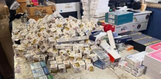 Receita Federal apreende mais de R$ 1,3 milhão em mercadorias escondidas em ônibus no Paraná