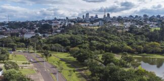 Parque dos Pioneiros de Toledo recebe iluminação na pista de caminhada