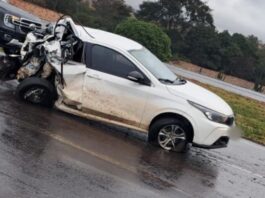 Após estouro de pneu, carro roda na pista e bate em caminhão entre Toledo e Cascavel