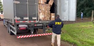 Caminhão com 400 mil maços de cigarros na BR-163 entre Marechal e Toledo