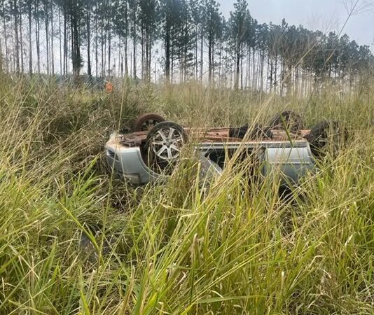Capotamento na BR-277 em Cascavel mobiliza equipes de resgate; motorista escapa com ferimentos leves