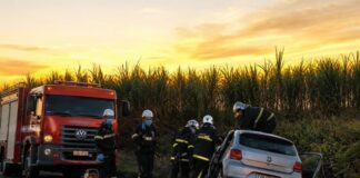 Colisão entre carro e caminhão mobiliza equipes de resgate na PR-239