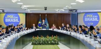 Em reunião ministerial, Lula defende soberania do Brasil e sequência de diálogo com os EUA
