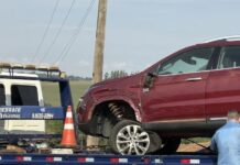Fiat Toro colide com carreta na BR-163 entre Mercedes e Marechal Rondon